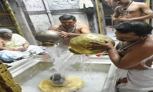 सोमवार पर श्री काशी विश्वनाथ के जलाभिषेक का पेंच सुलझा, 1932 से चली आ रही है परंपरा सोमवार पर श्री काशी विश्वनाथ के जलाभिषेक का पेंच सुलझा, 1932 से चली आ रही है परंपरा