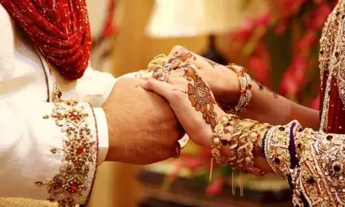 बेवफा पत्नी का वीडियो देख पति रह गया दंग, 10 महीने पहले की थी लवमैरिज बेवफा पत्नी का वीडियो देख पति रह गया दंग, 10 महीने पहले की थी लवमैरिज