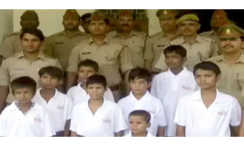 नोएडा पुलिस: ऑपरेशन मुस्कान चलाकर 72 गुमशुदा बच्चों को परिवार को सौपा नोएडा पुलिस: ऑपरेशन मुस्कान चलाकर 72 गुमशुदा बच्चों को परिवार को सौपा