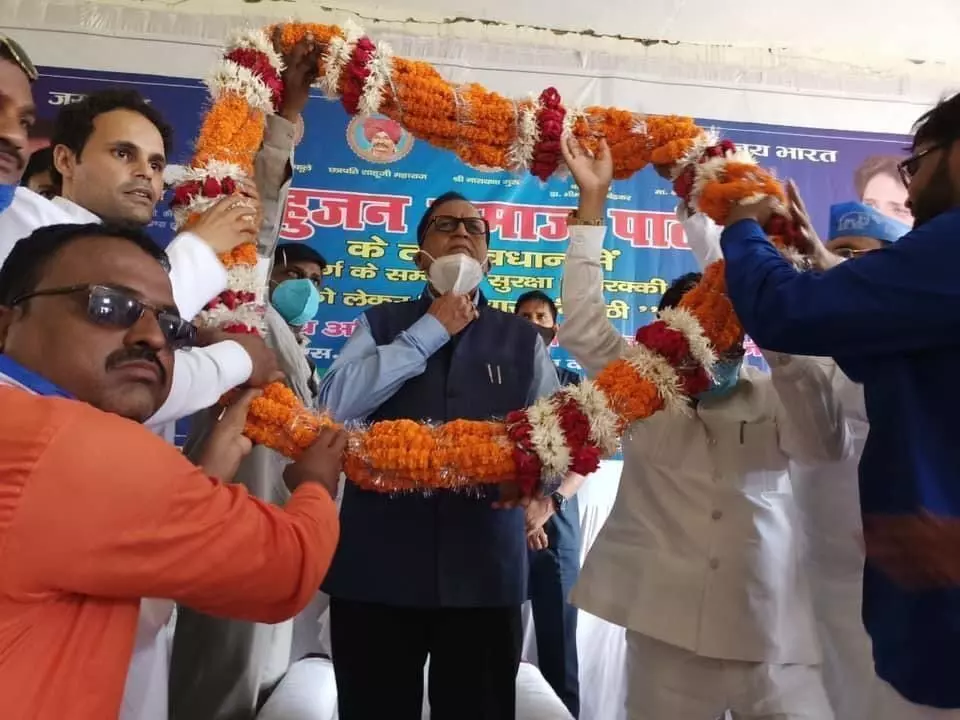 बीजेपी सरकार ने युवाओं को पकौड़ा बेचने पर मज़बूर कर दिया है - सतीशचन्द्र मिश्रा बीजेपी सरकार ने युवाओं को पकौड़ा बेचने पर मज़बूर कर दिया है - सतीशचन्द्र मिश्रा