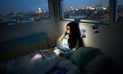 Amazing News: एप पर दोस्ती कर फंस गई किशोरी, अगवा कर 50 हजार रुपये में बेच दिया Amazing News: एप पर दोस्ती कर फंस गई किशोरी, अगवा कर 50 हजार रुपये में बेच दिया