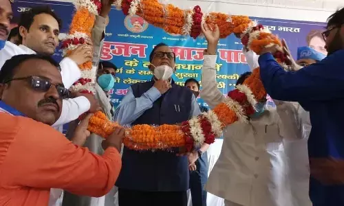 बीजेपी सरकार ने युवाओं को पकौड़ा बेचने पर मज़बूर कर दिया है - सतीशचन्द्र मिश्रा बीजेपी सरकार ने युवाओं को पकौड़ा बेचने पर मज़बूर कर दिया है - सतीशचन्द्र मिश्रा