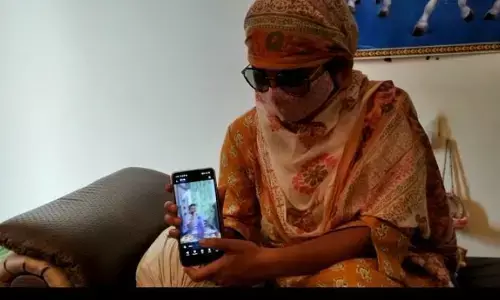 अश्लील वीडियो से ब्लैकमेल कर अपनी ही पत्नी से कराता है जिस्मफिरोशी का धंधा अश्लील वीडियो से ब्लैकमेल कर अपनी ही पत्नी से कराता है जिस्मफिरोशी का धंधा