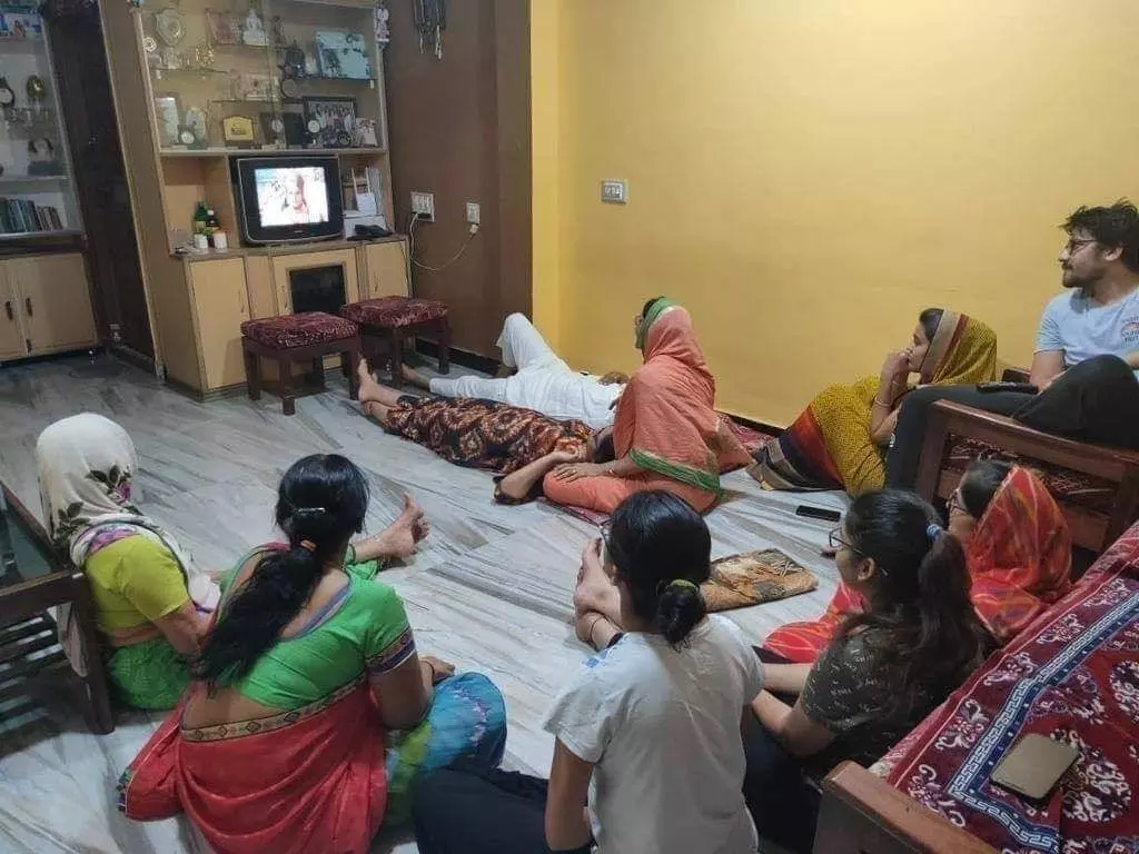 समस्या कंडोम की उपयोगिता के प्रचार से नहीं बल्कि उसके पीछे की फूहड़ता, बदनीयती और सांस्कृतिक हमले से है समस्या कंडोम की उपयोगिता के प्रचार से नहीं बल्कि उसके पीछे की फूहड़ता, बदनीयती और सांस्कृतिक हमले से है
