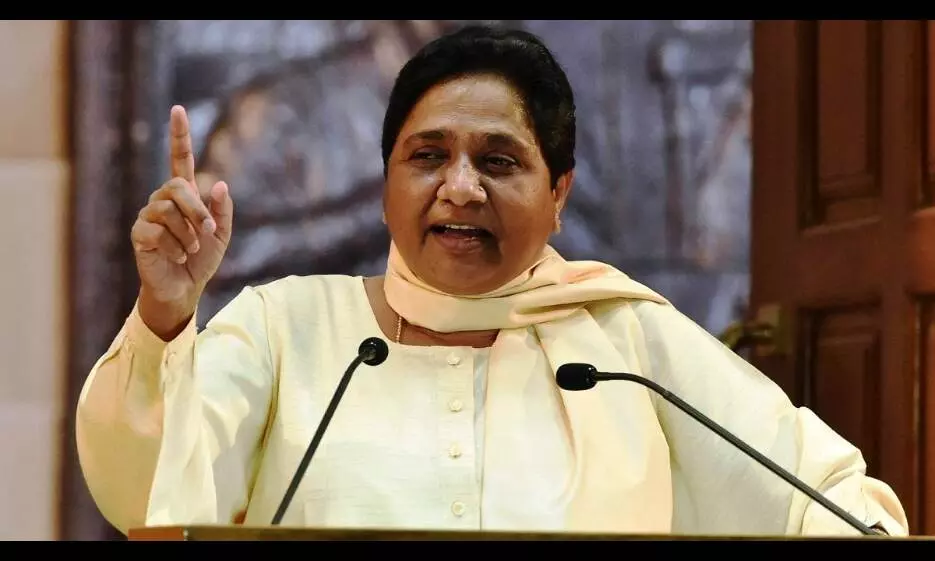 मायावती ने योगी सरकार पर बोला हमला,शिक्षामित्रों के मुद्दे पर कही ये बात मायावती ने योगी सरकार पर बोला हमला,शिक्षामित्रों के मुद्दे पर कही ये बात
