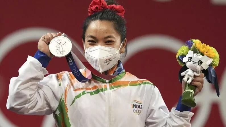Tokyo Olympics 2021: सोने में बदल सकता है मीराबाई चानू का सिल्वर मेडल, जानें कैसे Tokyo Olympics 2021: सोने में बदल सकता है मीराबाई चानू का सिल्वर मेडल, जानें कैसे