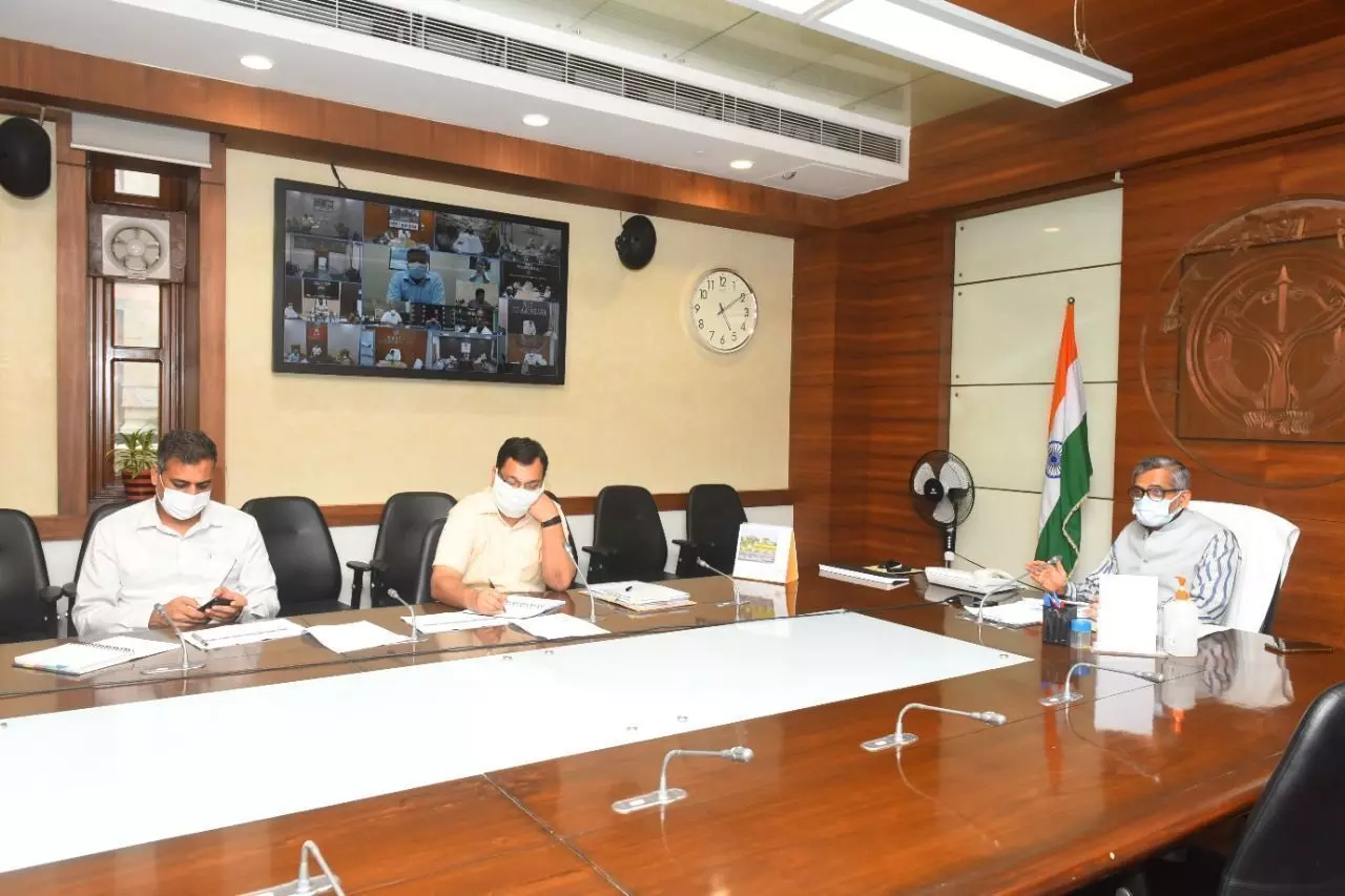 UP सरकार का फरमान, जनप्रतिनिधियों से नियमित संवाद रखें जिलाधिकारी UP सरकार का फरमान, जनप्रतिनिधियों से नियमित संवाद रखें जिलाधिकारी