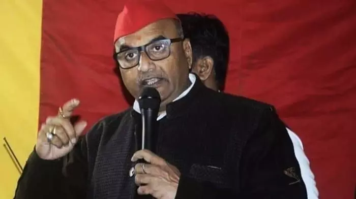 विधायक ललई ने PWD मंत्री को सौंपी क्षेत्र की 578 खराब सड़कों की सूची, सरकार कर रही अनदेखी विधायक ललई ने PWD मंत्री को सौंपी क्षेत्र की 578 खराब सड़कों की सूची, सरकार कर रही अनदेखी