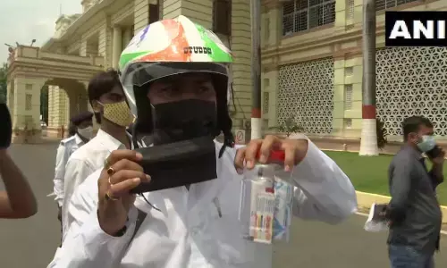 рд╣реЗрд▓рдореЗрдЯ рдкрд╣рди рдФрд░ рдкреНрд░рд╛рдердорд┐рдХ рдЙрдкрдЪрд╛рд░ рдХрд┐рдЯ рд▓реЗрдХрд░ рд╡рд┐рдзрд╛рдирд╕рднрд╛ рдкрд╣реБрдВрдЪреЗ RJD рд╡рд┐рдзрд╛рдпрдХ, рдмрд┐рд╣рд╛рд░ CM рдкрд░ рд▓рдЧрд╛рдпрд╛ рдЖрд░реЛрдк рд╣реЗрд▓рдореЗрдЯ рдкрд╣рди рдФрд░ рдкреНрд░рд╛рдердорд┐рдХ рдЙрдкрдЪрд╛рд░ рдХрд┐рдЯ рд▓реЗрдХрд░ рд╡рд┐рдзрд╛рдирд╕рднрд╛ рдкрд╣реБрдВрдЪреЗ RJD рд╡рд┐рдзрд╛рдпрдХ, рдмрд┐рд╣рд╛рд░ CM рдкрд░ рд▓рдЧрд╛рдпрд╛ рдЖрд░реЛрдк