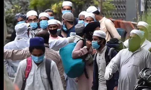 बहुत से मुस्लिम हमसे नास्तिकता की हद तक निरपेक्षता की उम्मीद करते हैं जबकि ख़ुद धर्म के मामले में कट्टर बन जाते हैं बहुत से मुस्लिम हमसे नास्तिकता की हद तक निरपेक्षता की उम्मीद करते हैं जबकि ख़ुद धर्म के मामले में कट्टर बन जाते हैं