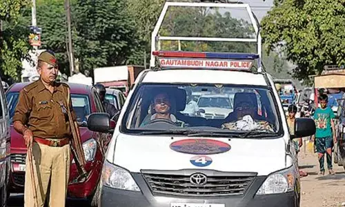 नोएडा: महिला के सुसाइड नोट ने उड़ाए पुलिस के होश, लोकेशन बदलकर कई घंटे तक दिया चकमा! नोएडा: महिला के सुसाइड नोट ने उड़ाए पुलिस के होश, लोकेशन बदलकर कई घंटे तक दिया चकमा!