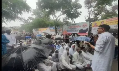 शामली : 22 गांव पर संकट के बादल डीएम ऑफिस पर किया धरना प्रदर्शन