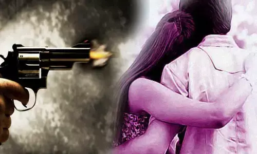 पति ने प्रेमी के प्राइवेट पार्ट में मार दी गोली! पति ने प्रेमी के प्राइवेट पार्ट में मार दी गोली!