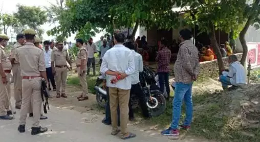 घर के बाहर सो रहे युवक की गला रेत कर हत्या, जांच में जुटी पुलिस