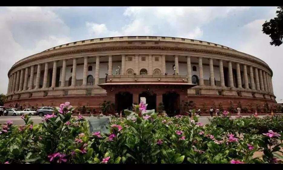 संसद मॉनसून सत्र: प्रश्नकाल के दौरान जोरदार हंगामा, विपक्ष ने कागज के टुकड़े फेंके संसद मॉनसून सत्र: प्रश्नकाल के दौरान जोरदार हंगामा, विपक्ष ने कागज के टुकड़े फेंके