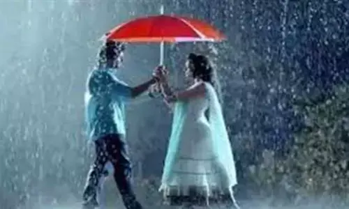 बदरा सावन की हर कोई इन बारिश की बूंदों में भीग कर अपने आप को सावन के इन रंगों में रंगना चाहता है बदरा सावन की हर कोई इन बारिश की बूंदों में भीग कर अपने आप को सावन के इन रंगों में रंगना चाहता है