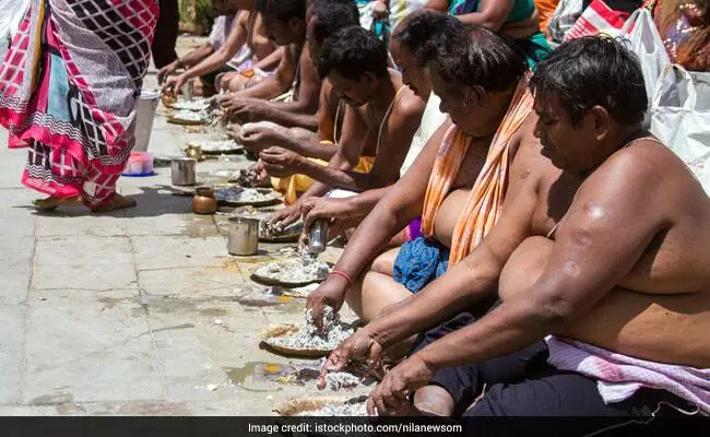 गए कनगते फूले अंड, अब को पूछे भूखे पण्ड! गए कनगते फूले अंड, अब को पूछे भूखे पण्ड!