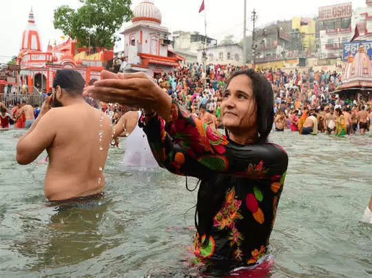 यदि घर में रखते हैं गंगाजल तो - ध्यान रखे ये बातें