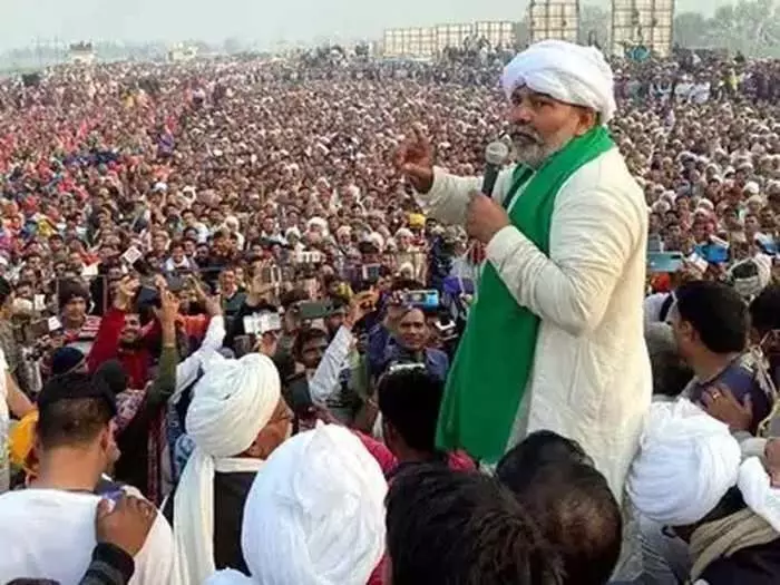 किसान आंदोलन पर यूपी बीजेपी के ट्वीट से मचा बवाल किसान आंदोलन पर यूपी बीजेपी के ट्वीट से मचा बवाल