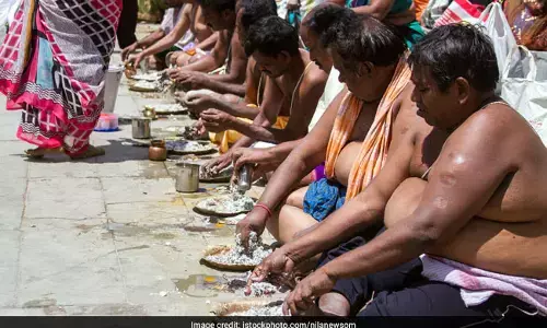 गए कनगते फूले अंड, अब को पूछे भूखे पण्ड! गए कनगते फूले अंड, अब को पूछे भूखे पण्ड!