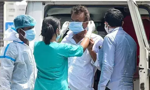 कोरोना अपडेट : तीसरी लहर की आशंका के बीच देश में बढ़े कोरोना केस, पिछले 24 में 43 हजार से ज्यादा नए मामले