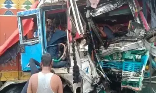 ग्वालियर-कानपुर हाईवे पर ट्रकों में जबरदस्त टक्कर, 3 लोगों की हालत गंभीर