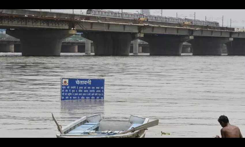 दिल्ली:यमुना खतरे के निशान के पार पहुंची,निचले इलाकों में मंडराया बाढ़ का खतरा दिल्ली:यमुना खतरे के निशान के पार पहुंची,निचले इलाकों में मंडराया बाढ़ का खतरा