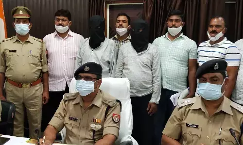 Fatehpur Police: मुरली ज्वैलर्स की चोरी का खुलासा, बांवरिया गिरोह के दो शातिर लुटेरे गिरफ्तार, एसपी ने किया खुलासा Fatehpur Police: मुरली ज्वैलर्स की चोरी का खुलासा, बांवरिया गिरोह के दो शातिर लुटेरे गिरफ्तार, एसपी ने किया खुलासा