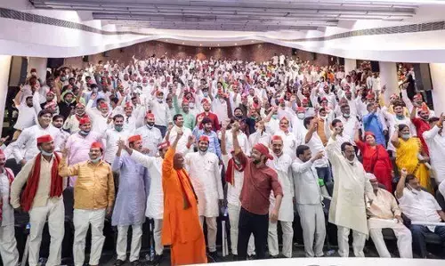 अखिलेश यादव ने किये पांच सवाल, किस मुंह से जाओगे आशीर्वाद लेने! अखिलेश यादव ने किये पांच सवाल, किस मुंह से जाओगे आशीर्वाद लेने!