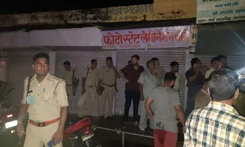 एटा: जलेसर में तमंचा तानकर सुनार से की दो लाख रुपये की लूट, अज्ञात में एफआईआर दर्ज एटा: जलेसर में तमंचा तानकर सुनार से की दो लाख रुपये की लूट, अज्ञात में एफआईआर दर्ज