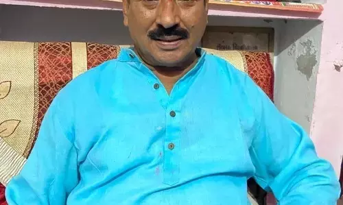 शबेग़म का सीना चीरकर उजालों की तारीख़ लिखती है डी एम मिश्र की शायरी शबेग़म का सीना चीरकर उजालों की तारीख़ लिखती है डी एम मिश्र की शायरी