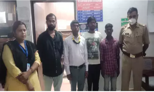 चाइल्डलाइन टीम की पहल रंग लाई, खोये 14 साल के बच्चे को परिवार को सौपा चाइल्डलाइन टीम की पहल रंग लाई, खोये 14 साल के बच्चे को परिवार को सौपा