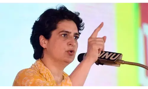 प्रियंका गाँधी ने वायरल फीवर से हो रही मौत को लेकर फिर योगी सरकार पर कसा तंज प्रियंका गाँधी ने वायरल फीवर से हो रही मौत को लेकर फिर योगी सरकार पर कसा तंज