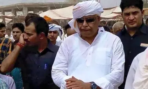 BJP सांसद किरोड़ी लाल मीणा को पुलिस ने किया गिरफ्तार BJP सांसद किरोड़ी लाल मीणा को पुलिस ने किया गिरफ्तार