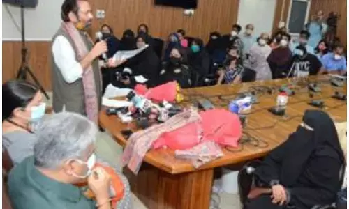 देश भर में विभिन्न संगठनों ने आज मुस्लिम महिला अधिकार दिवस मनाया