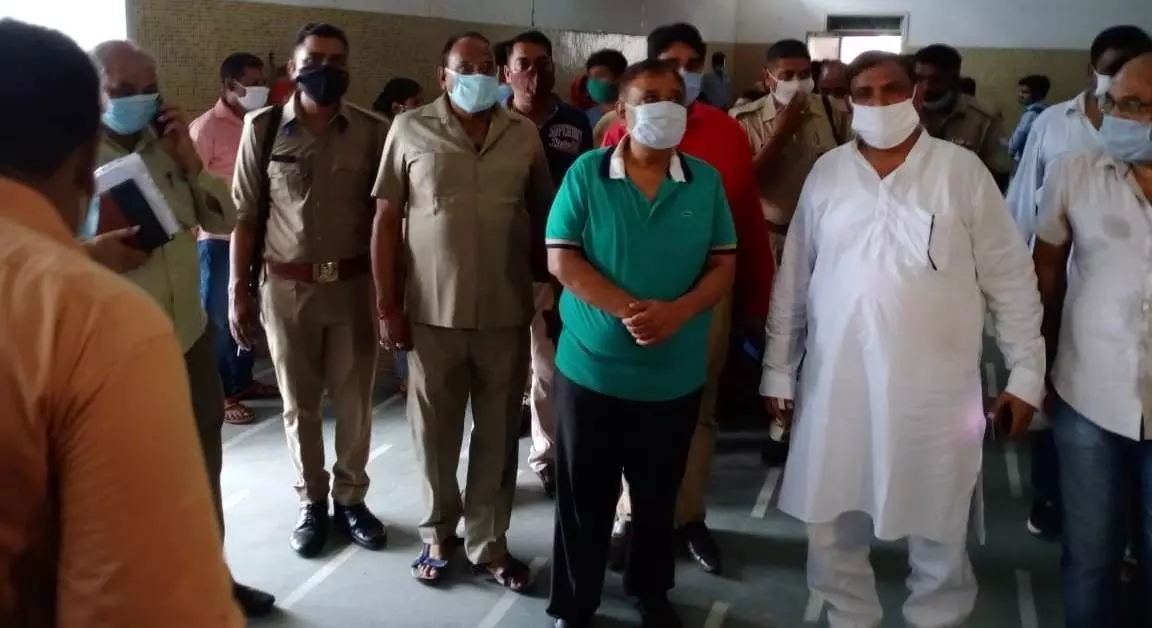 अतुल गर्ग ने किया वैक्सीनेशन सेंटर का निरीक्षण अतुल गर्ग ने किया वैक्सीनेशन सेंटर का निरीक्षण
