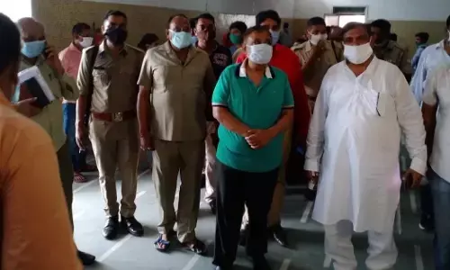 अतुल गर्ग ने किया वैक्सीनेशन सेंटर का निरीक्षण