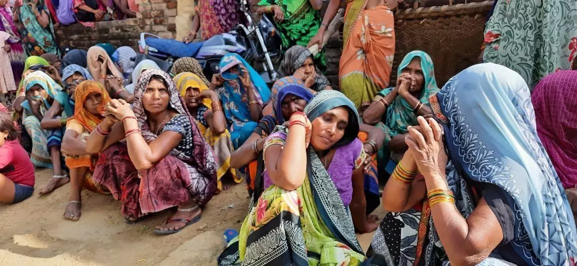 जहर खाने से एक परिवार के तीन लोगों की मौत जहर खाने से एक परिवार के तीन लोगों की मौत