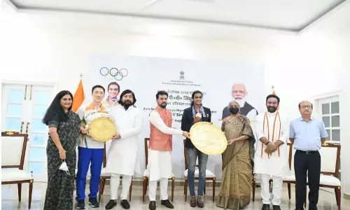 ओलंपिक पदक विजेता पी वी सिंधु का स्वदेश वापसी पर भव्य स्वागत ओलंपिक पदक विजेता पी वी सिंधु का स्वदेश वापसी पर भव्य स्वागत