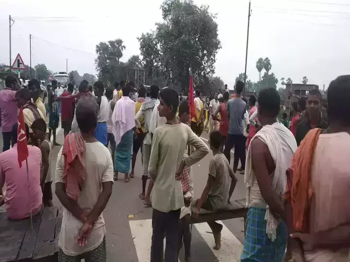 рдЖрд░рд╛:рдЯреНрд░рдХ рдиреЗ рдкрд╛рдВрдЪ рд▓реЛрдЧреЛрдВ рдХреЛ рдХреБрдЪрд▓рд╛,1 рдХреА рдореМрдд рдЕрдиреНрдп рдШрд╛рдпрд▓ рдЖрд░рд╛:рдЯреНрд░рдХ рдиреЗ рдкрд╛рдВрдЪ рд▓реЛрдЧреЛрдВ рдХреЛ рдХреБрдЪрд▓рд╛,1 рдХреА рдореМрдд рдЕрдиреНрдп рдШрд╛рдпрд▓