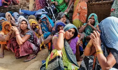 जहर खाने से एक परिवार के तीन लोगों की मौत