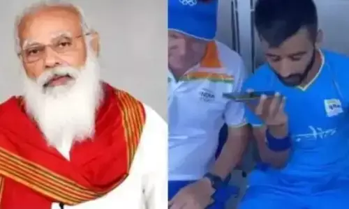 हॉकी कप्तान को पीएम मोदी ने किया फोेन- यहां सुनिए पीएम मोदी की मनप्रीत से बातचीत हॉकी कप्तान को पीएम मोदी ने किया फोेन- यहां सुनिए पीएम मोदी की मनप्रीत से बातचीत