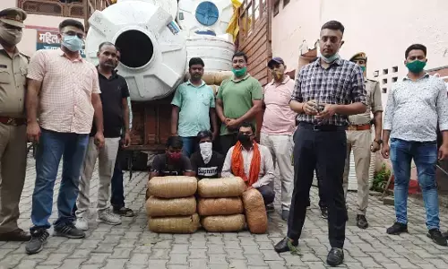 कासगंज पुलिस की बड़ी कामयाबी, पौने दो करोड रूपये कीमत का गांजा किया बरामद कासगंज पुलिस की बड़ी कामयाबी, पौने दो करोड रूपये कीमत का गांजा किया बरामद