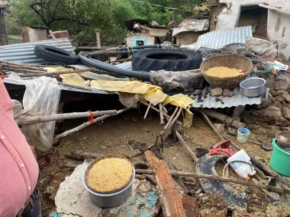 बाढ के बाद जो बच गया वो हौसला है बाढ के बाद जो बच गया वो हौसला है