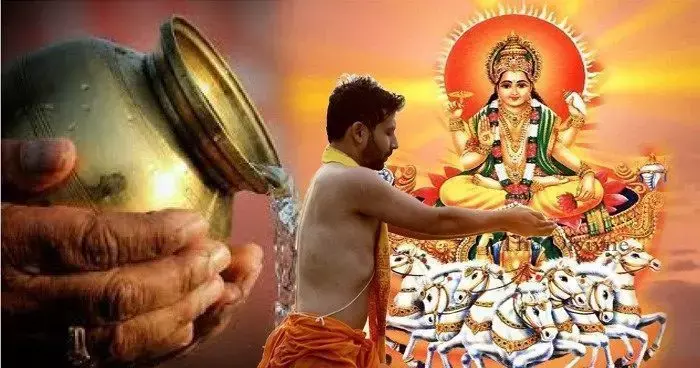 रविवार को सूर्यदेव की पूजा के बाद पढ़ें ये आरती, बन जायेंगे आपके सभी बिगड़े काम रविवार को सूर्यदेव की पूजा के बाद पढ़ें ये आरती, बन जायेंगे आपके सभी बिगड़े काम