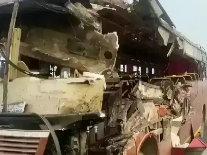 दादरी:बस और ट्रक में जोरदार टक्कर,एक की मौत अन्य घायल दादरी:बस और ट्रक में जोरदार टक्कर,एक की मौत अन्य घायल