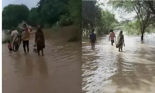 यमुना में बाढ़ से जनजीवन अस्त व्यस्त, एक दर्जन गांवों का संपर्क टूटा यमुना में बाढ़ से जनजीवन अस्त व्यस्त, एक दर्जन गांवों का संपर्क टूटा