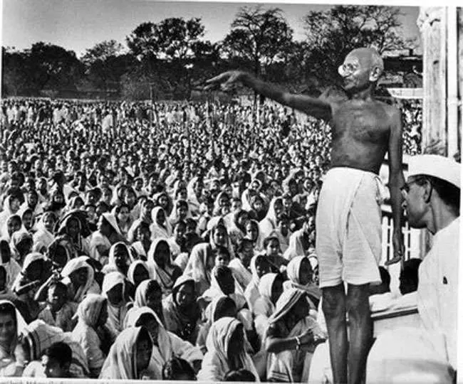 प्रधानमंत्री नरेन्द्र मोदी ने भारत छोड़ो आंदोलन में भाग लेने वाले सभी लोगों को श्रद्धांजलि अर्पित की..