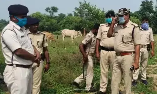 बिहार: प्रेमिका के फैमलिवालों ने प्रेमी युवक का सिर काटा, 6 दिन बाद गंडक नदी में तैरते हुए ग्रामीणों ने देखा शव बिहार: प्रेमिका के फैमलिवालों ने प्रेमी युवक का सिर काटा, 6 दिन बाद गंडक नदी में तैरते हुए ग्रामीणों ने देखा शव