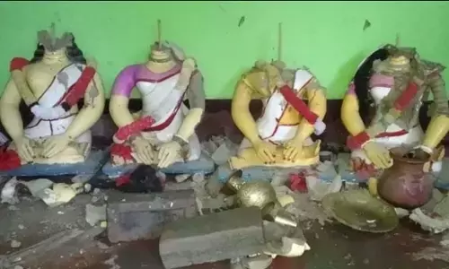 рдЧрд╛рдВрд╡ рд╢рд┐рдпрд╛рд▓реА рдореЗрдВ рдореБрд╕реНрд▓рд┐рдореЛрдВ рдиреЗ рд╣рдорд▓рд╛ рдХрд░рдХреЗ рдЧрд╛рдВрд╡ рдХреЗ рдЪрд╛рд░ рд╣рд┐рдиреНрджреВ рдордВрджрд┐рд░реЛрдВ рдХреЛ рдирд╖реНрдЯ рдХрд░ рджрд┐рдпрд╛ рдЧрд╛рдВрд╡ рд╢рд┐рдпрд╛рд▓реА рдореЗрдВ рдореБрд╕реНрд▓рд┐рдореЛрдВ рдиреЗ рд╣рдорд▓рд╛ рдХрд░рдХреЗ рдЧрд╛рдВрд╡ рдХреЗ рдЪрд╛рд░ рд╣рд┐рдиреНрджреВ рдордВрджрд┐рд░реЛрдВ рдХреЛ рдирд╖реНрдЯ рдХрд░ рджрд┐рдпрд╛